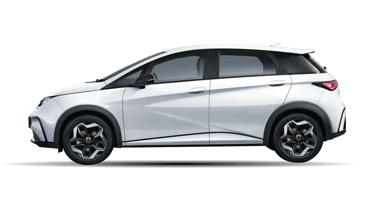 BYD Dolphin 2026 — góc trước 3/4 thân xe, màu Xám Bạc