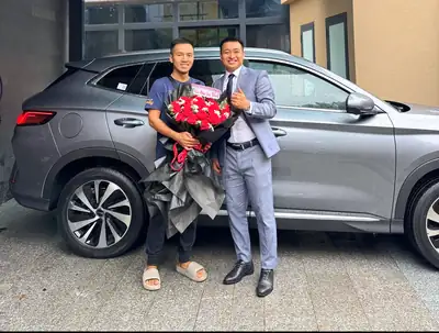 Khách hàng nhận xe BYD tại BYD OWAY Đà Nẵng