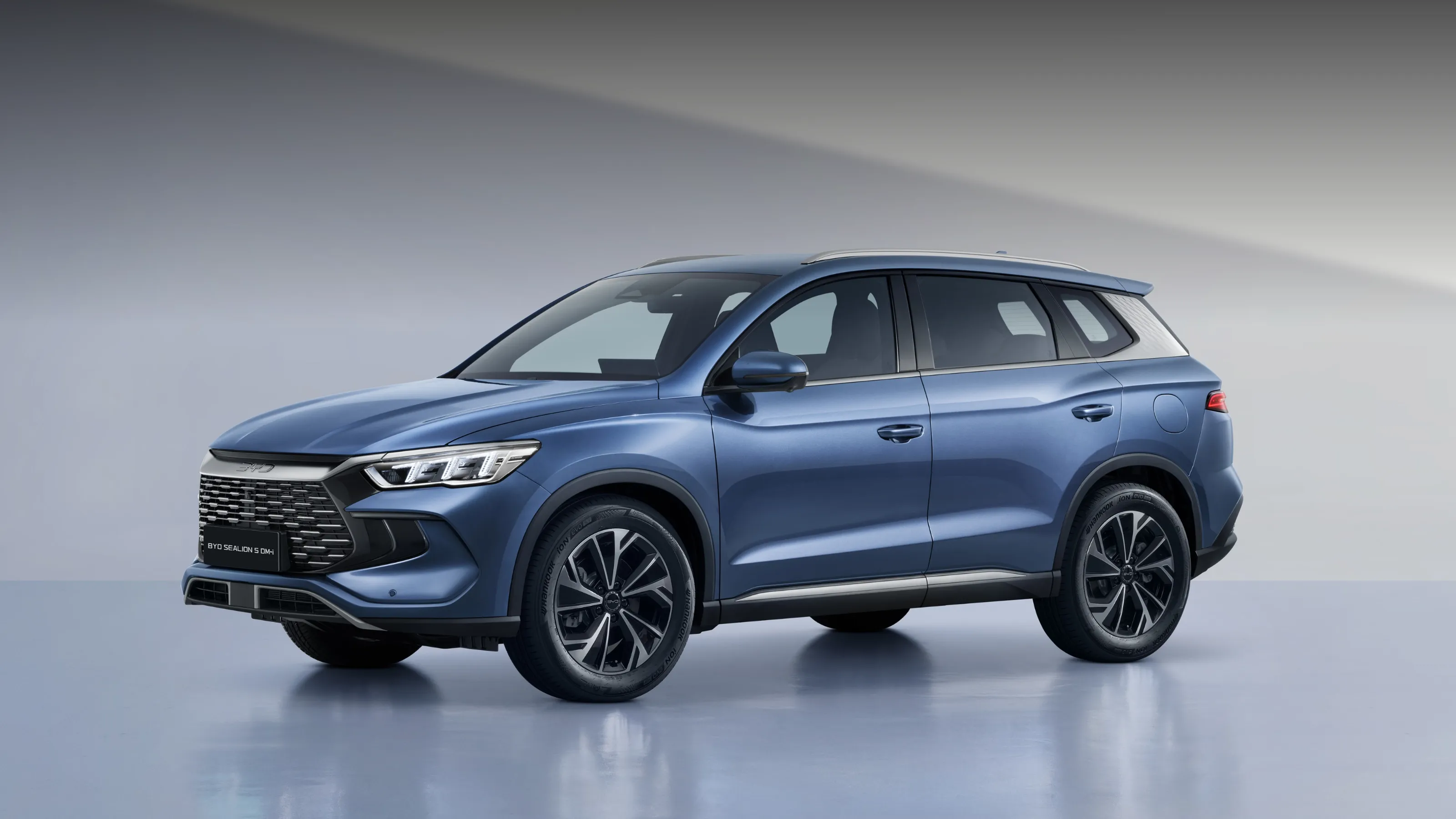 BYD Sealion 5 góc trước 3/4