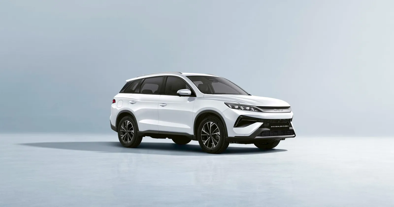 Đầu xe BYD Sealion 5 nhìn chéo bên phải